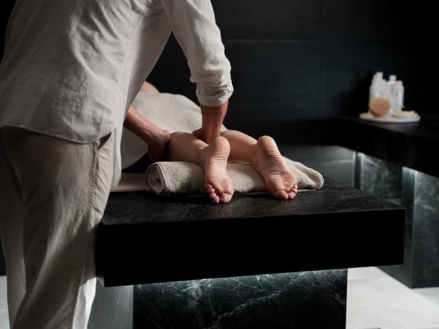 Strój dla masażysty profesjonalny – jaki będzie wygodny?