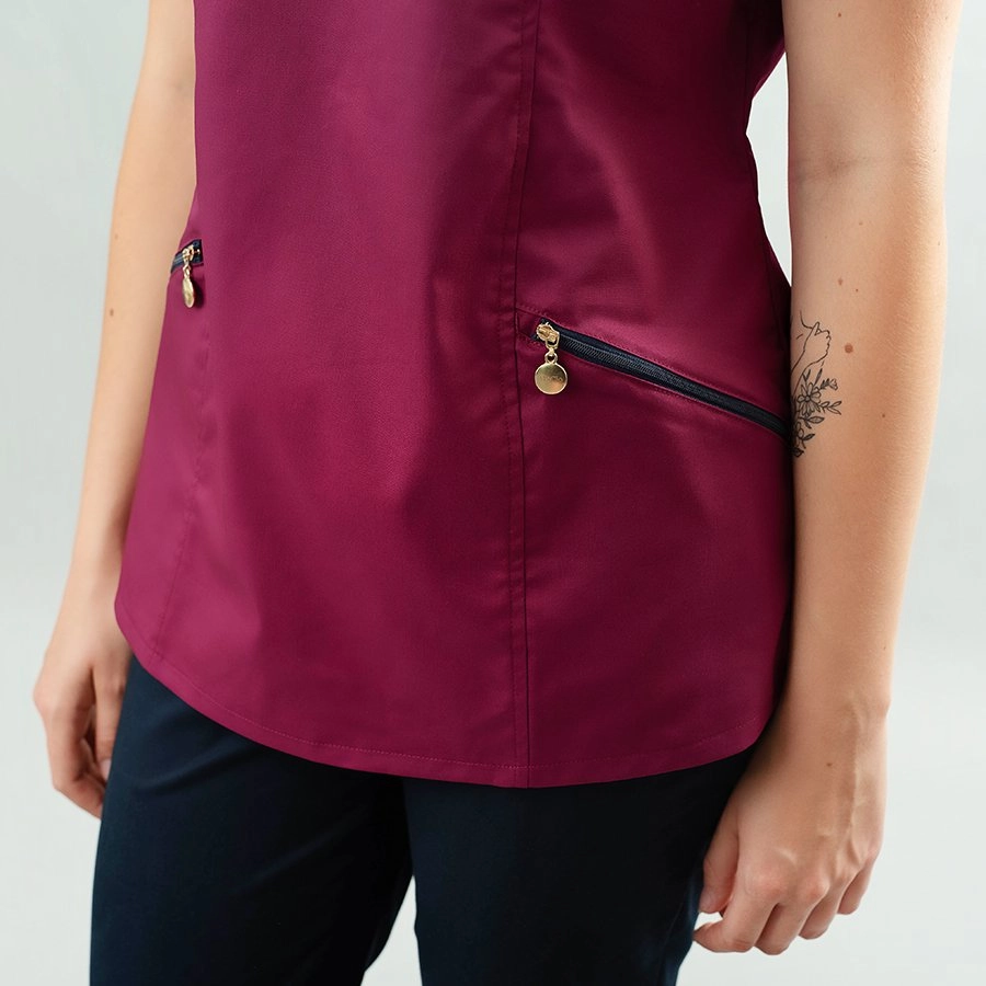 Meclo bluza medyczna damska bordowa z dekoltem na zamek EMMA VI